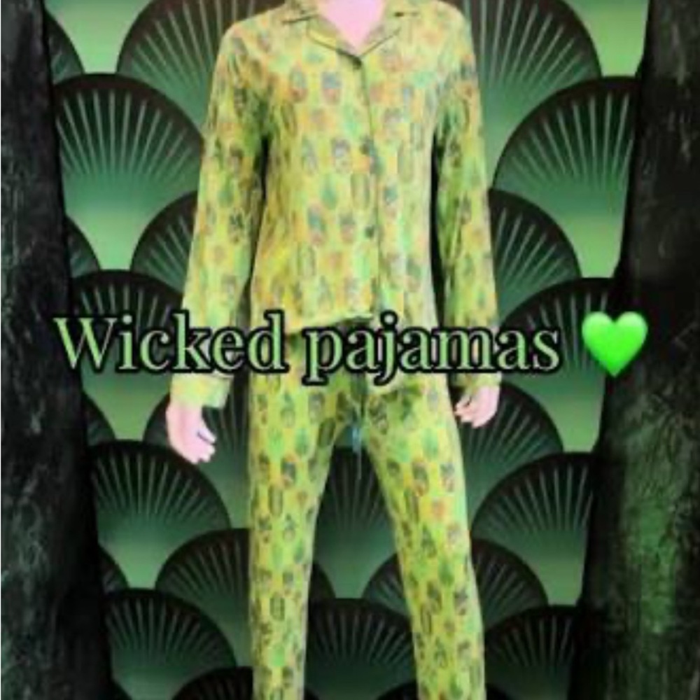 Wicked Green Patterned Button-Up Shirt - Picture 2 of 5